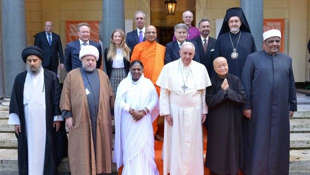 Mata Amritanandamayi Meets Pope Francis in Vatican